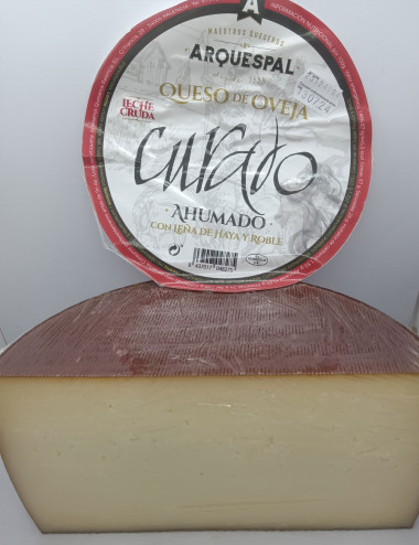 Queso de oveja ahumado con leña de roble y haya blanca